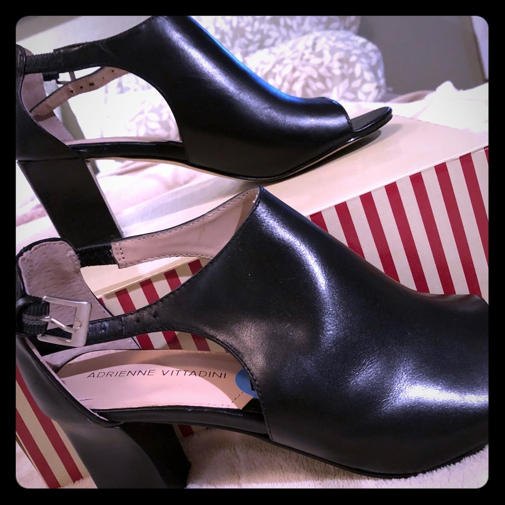Adrienne Vitadini black leather peep toe heels